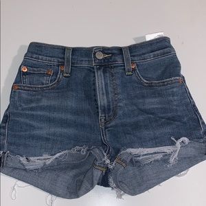 LEVIS JEAN SHORTS - high waisted